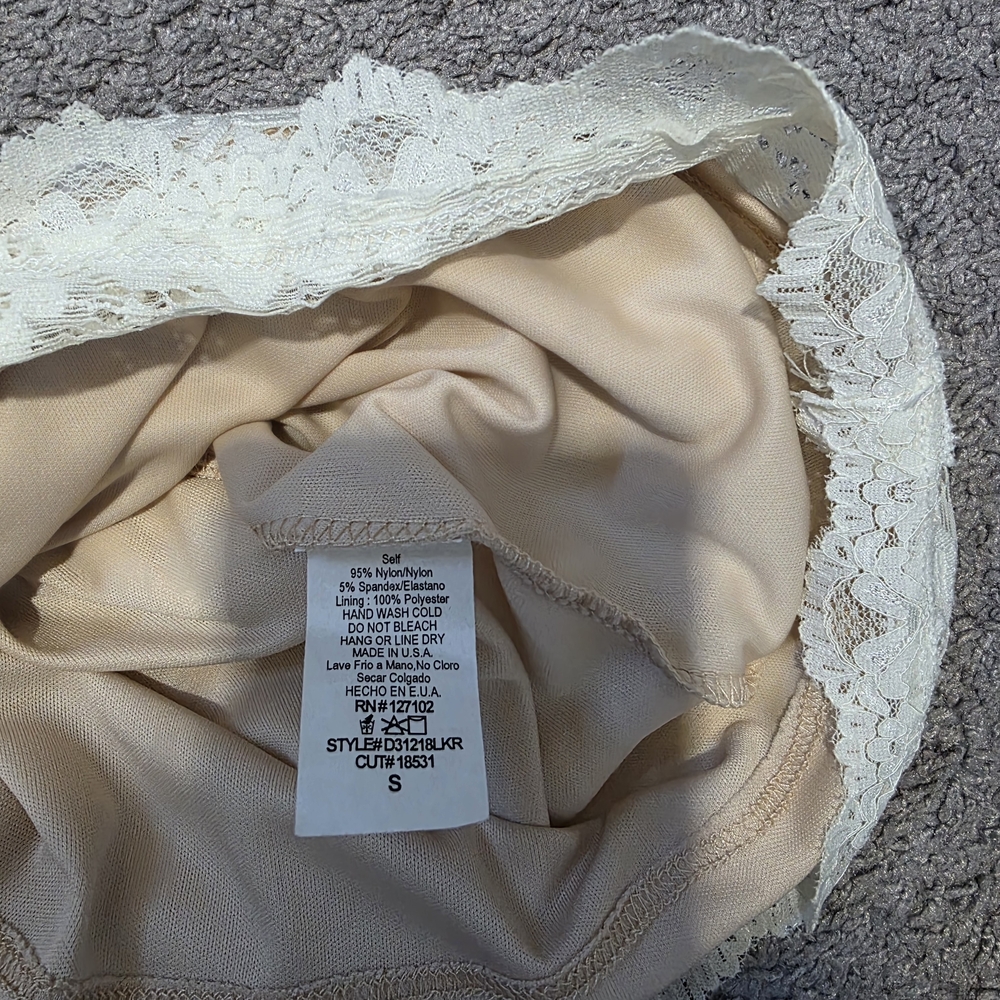Windsor Floral Lace Midi Dress in Cream - Picture 5 of 6